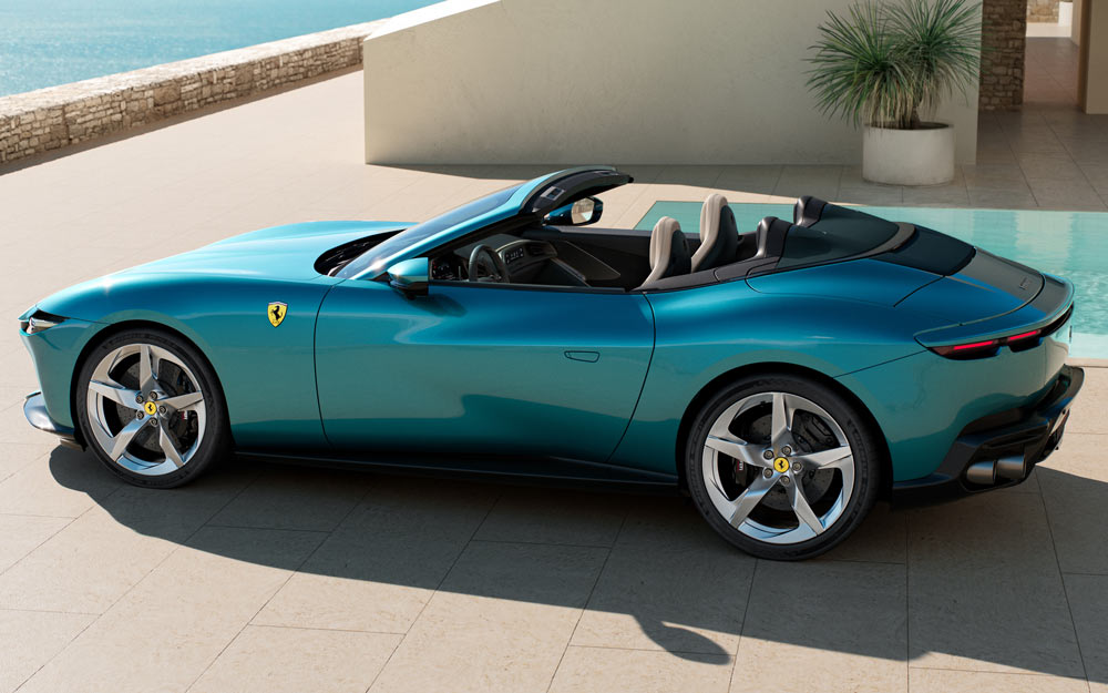 Tre Quarti Posteriore della Ferrari Amalfi Spider Azzurra